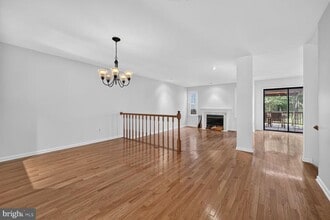 Building Photo - 6374 English Ivy Way