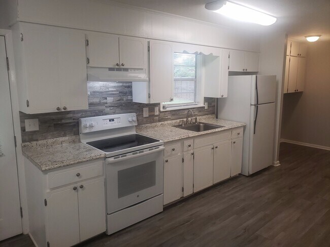 Foto del edificio - 932 Carson Ln SW
