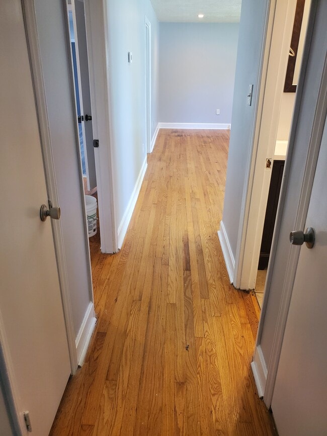 Building Photo - 2801 Dalecrest Dr