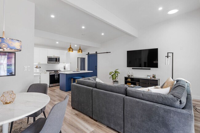 Building Photo - 2004 Marshallfield Ln