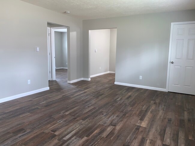 Building Photo - 220 Bridge St