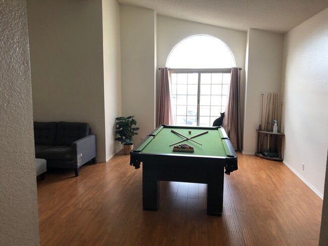 Foto del edificio - 609 E Ave J 10