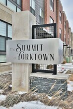 Building Photo - 332 Summit Cir