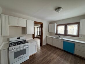 Building Photo - 35 Ellenwood Ave