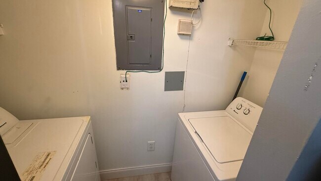 Foto del edificio - 208 Villa Cir