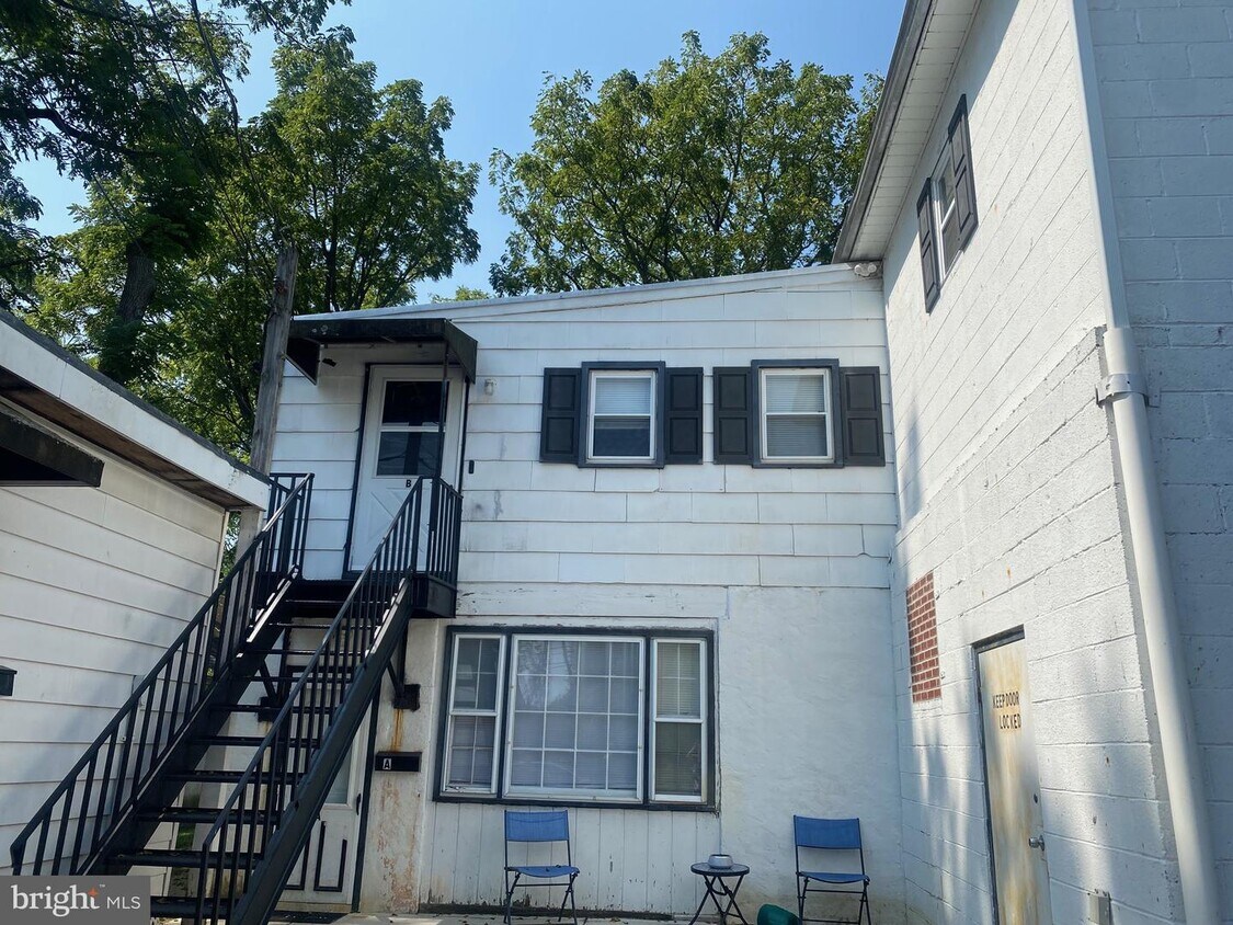Primary Photo - 1048 Gray Ave