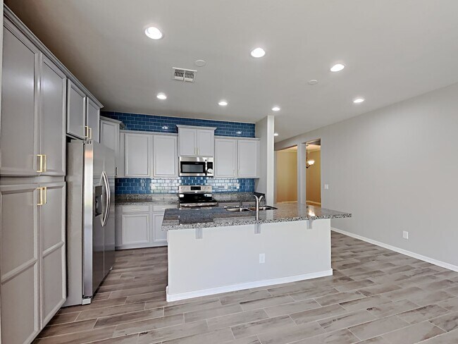 Building Photo - 16704 W Tether Trl