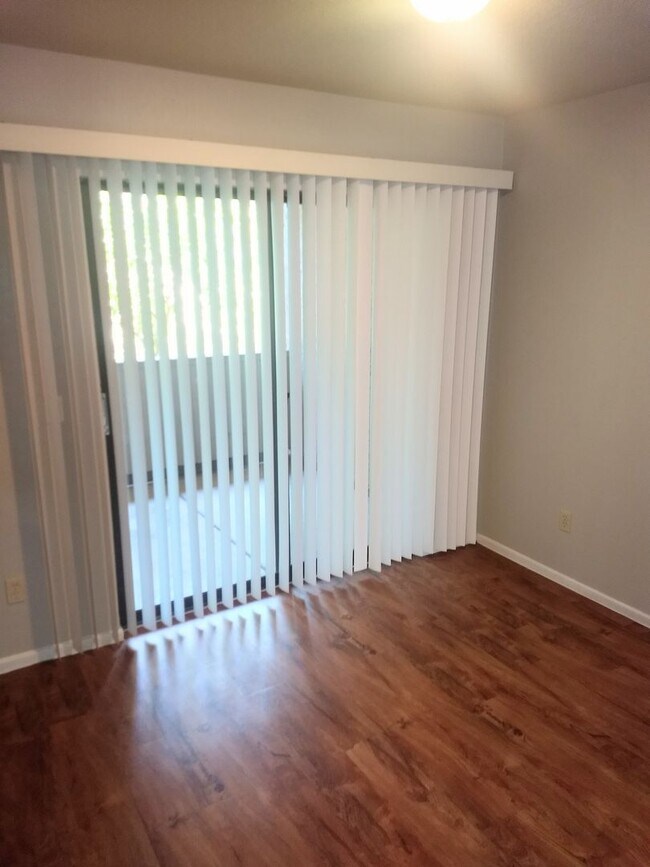 Foto del edificio - Spacious Two Bedroom Two Bathroom Condo