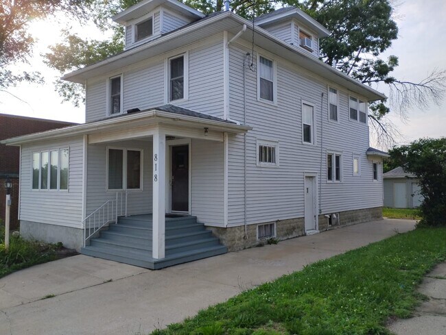 Foto del edificio - 818 4th Ave N