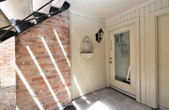 Building Photo - 1601 S Shepherd Dr