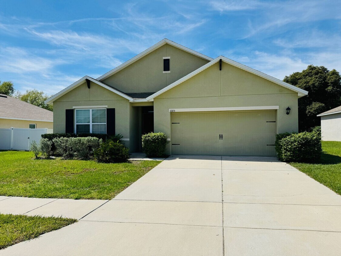 Primary Photo - INCREDIBLE 4 Bedroom, 2 Bathroom Home in B...