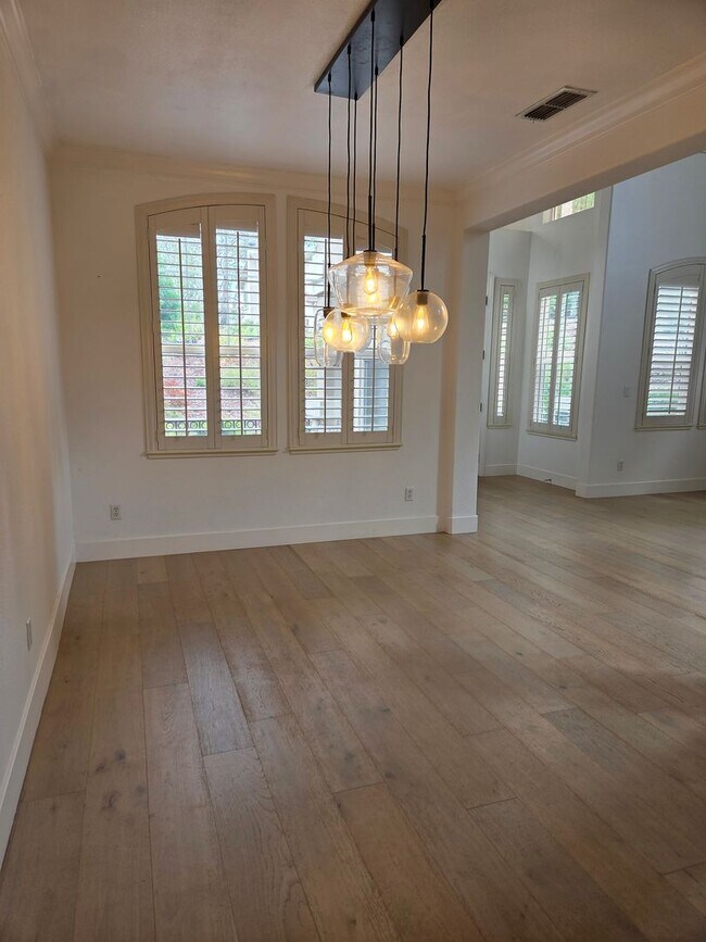 Foto del edificio - 5 Bdrm, 4 bath home located in Highland View Community off Silva Valley