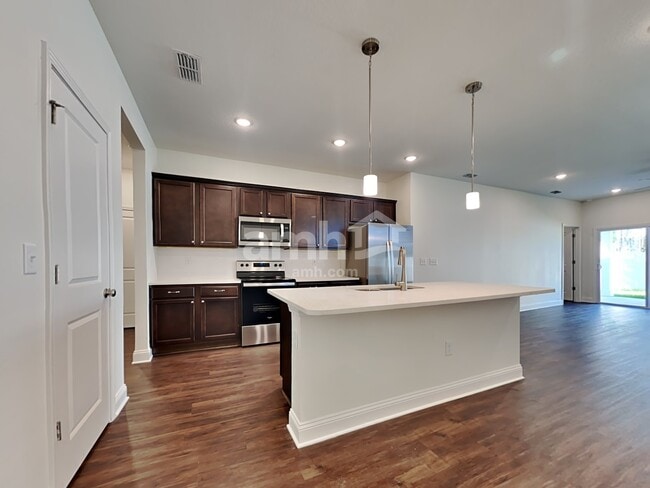 Building Photo - 551 Onate Cir