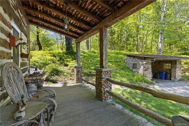 Foto del edificio - 227 Cedar Ln
