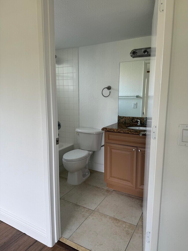 Foto del edificio - 1661 Balfour Point Dr