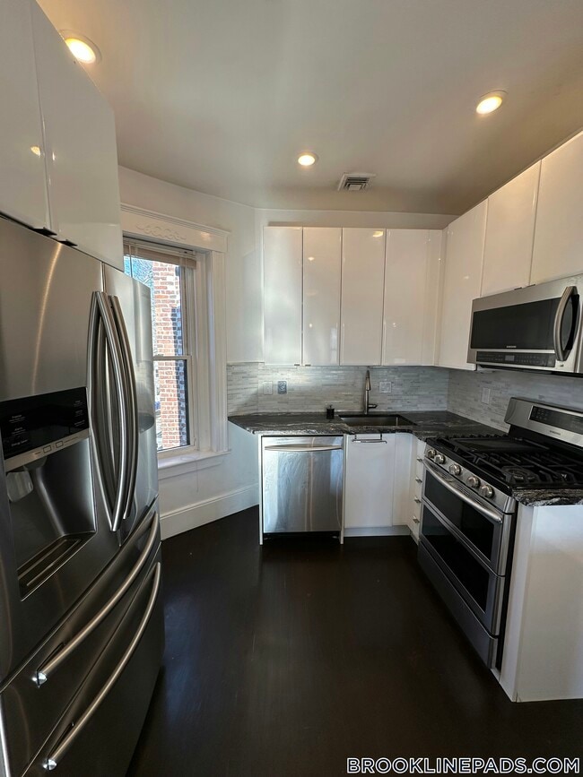 Building Photo - 40 Cameron St