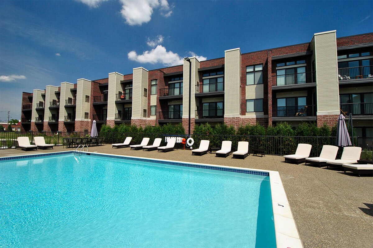 42 West 18248 W 12 Mile Rd Southfield, MI Apartments for Rent in