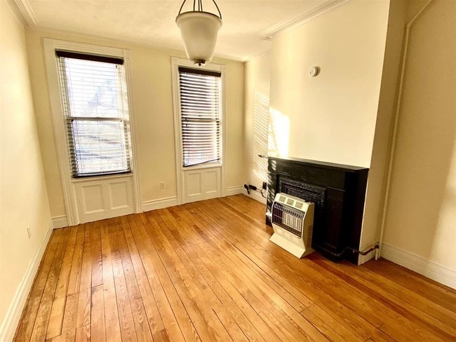 Building Photo - 492 Monmouth St