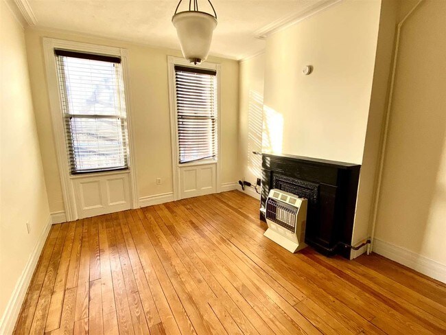 Foto del edificio - 492 Monmouth St