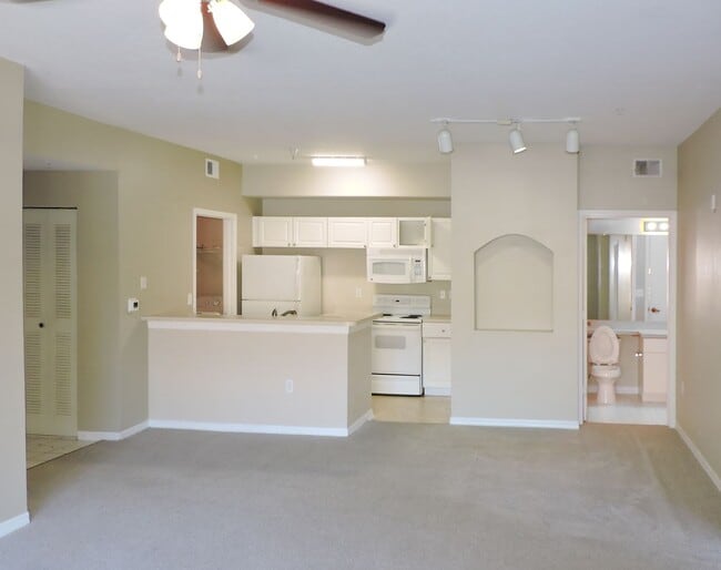 Building Photo - 1 bd /  1 ba condo at The Palms Club community