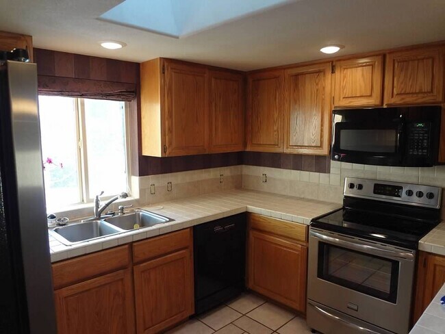 Foto del edificio - 1831 Fairway Dr
