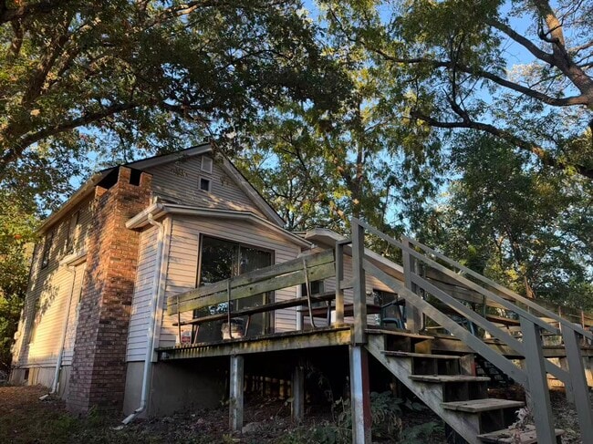 Building Photo - 126 Gunn Ave
