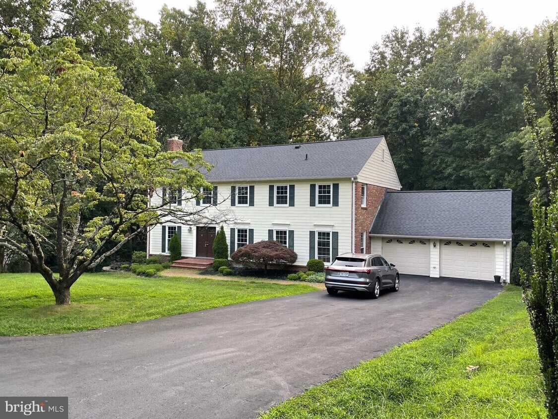 9109 Streamview Ln, Vienna, VA 22182 House Rental in Vienna, VA