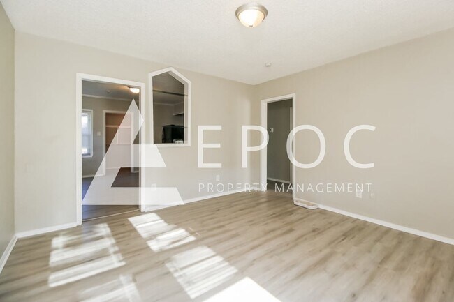 Foto del edificio - 1026 Lackey Ave