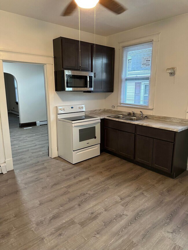 Kitchen - 608 Saint Clair Ave