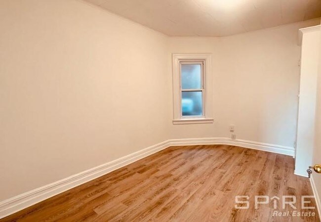Foto del edificio - 3 bedroom in ASTORIA NY 11106