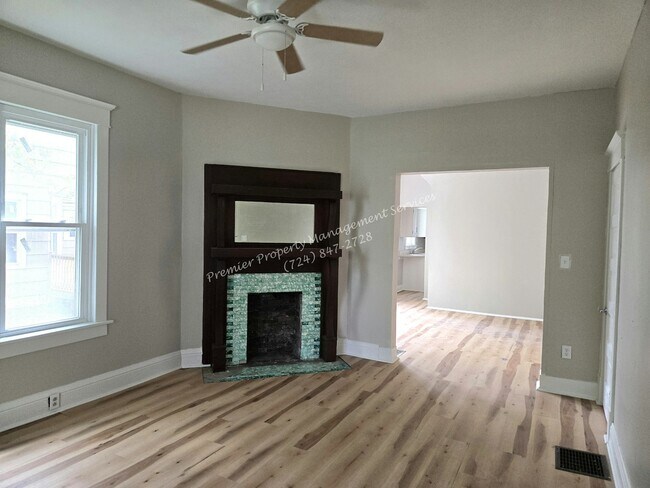 Foto del edificio - 1429 Hall Ave