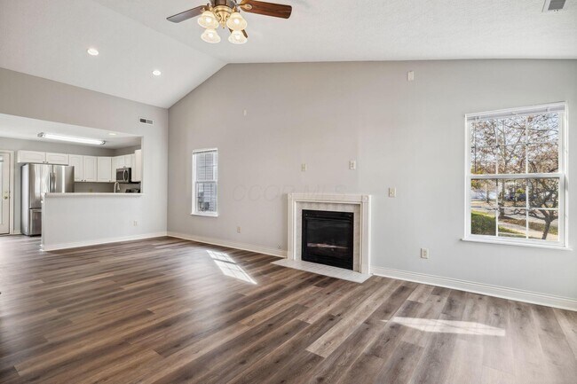 Foto del edificio - 6246 Albany Crest Ave