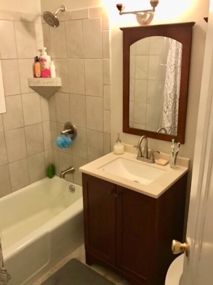 Foto del edificio - 2 BED 1 BATH Condo on the 1st Floor of The...