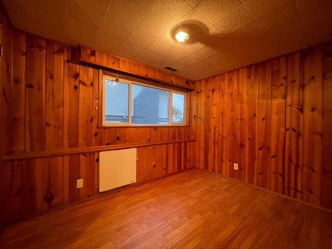 Building Photo - 6407 Clinton St