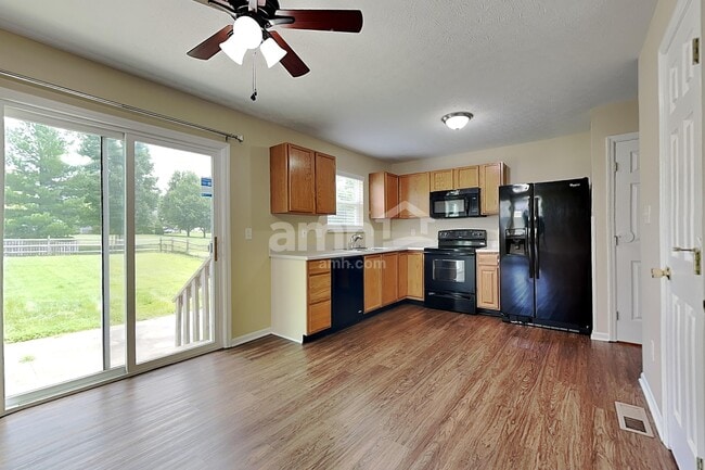 Building Photo - 700 Thornton Dr