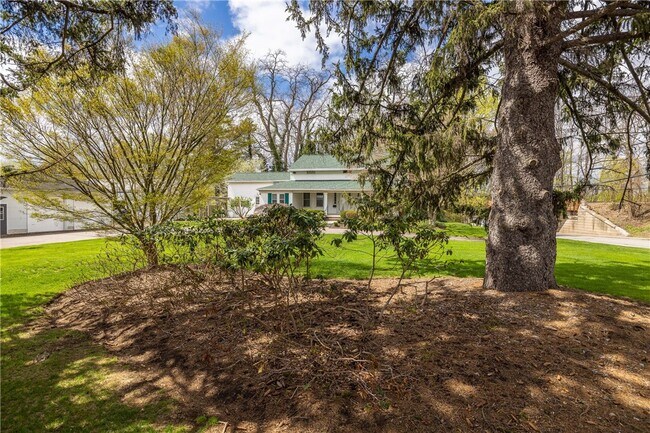 Foto del edificio - 1253 Fairport Rd