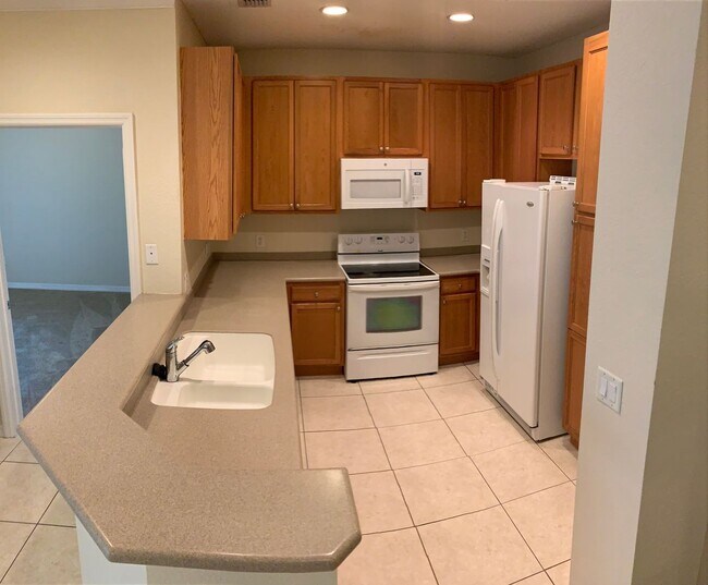 Foto del edificio - 3/2, 3-story townhome, in guard-gated comm...