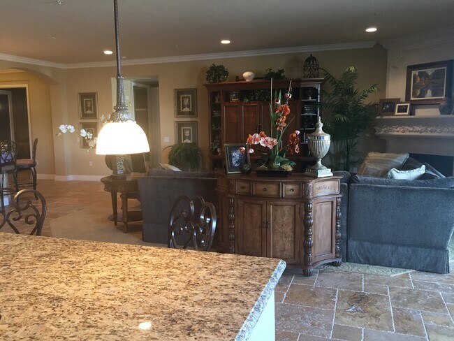 Foto del edificio - STUNNING FURNISHED LAKE LAS VEGAS CONDO!