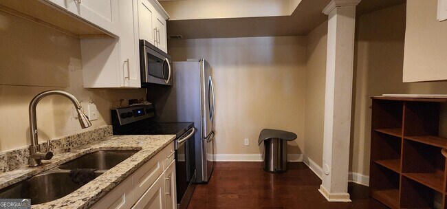 Building Photo - 2130 Woods River Ln