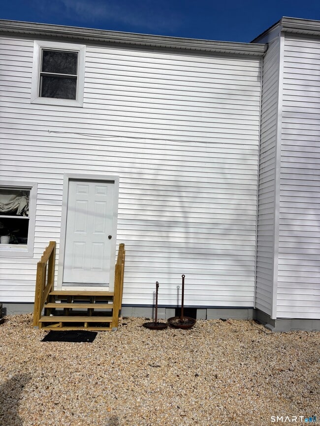 Foto del edificio - 8 Lewis Ave