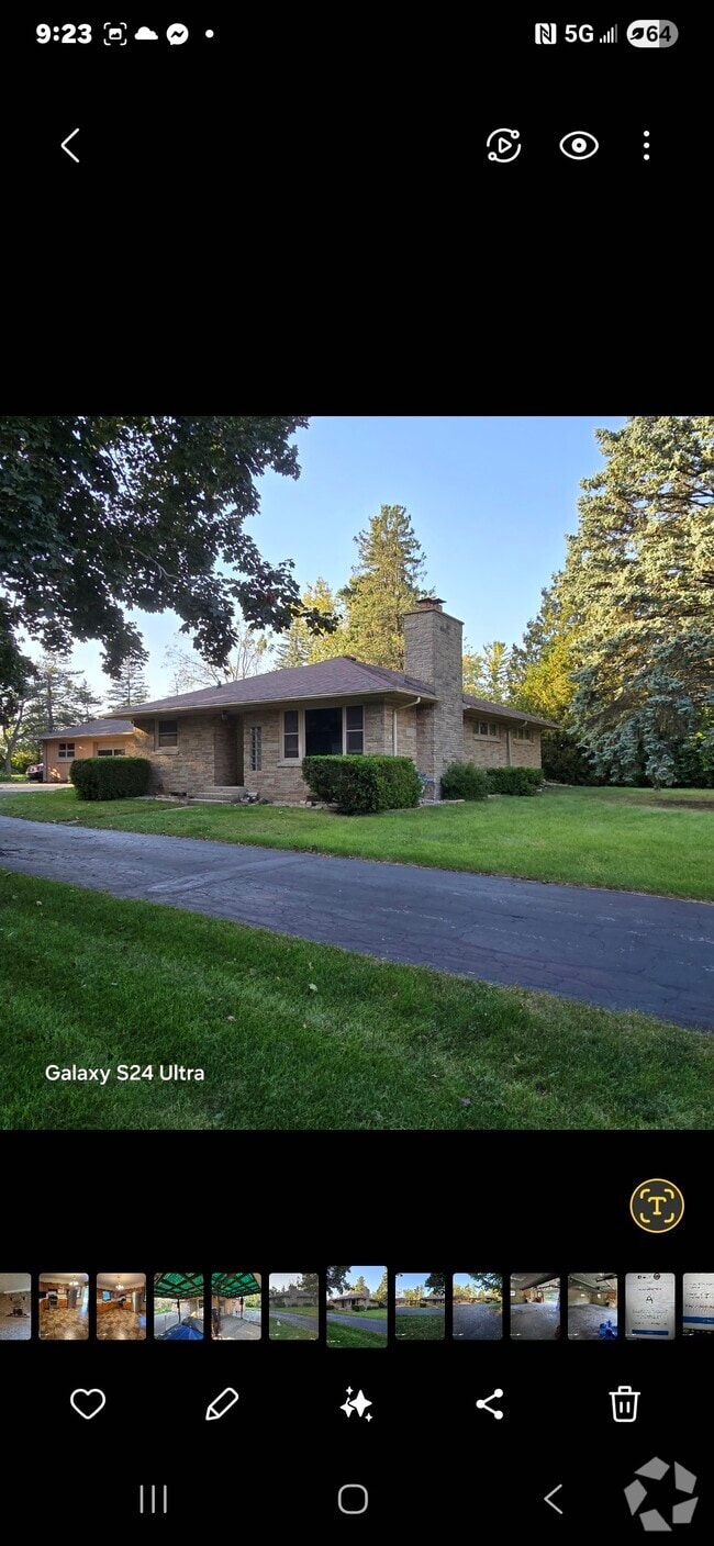 Building Photo - 804 S Fancher Rd