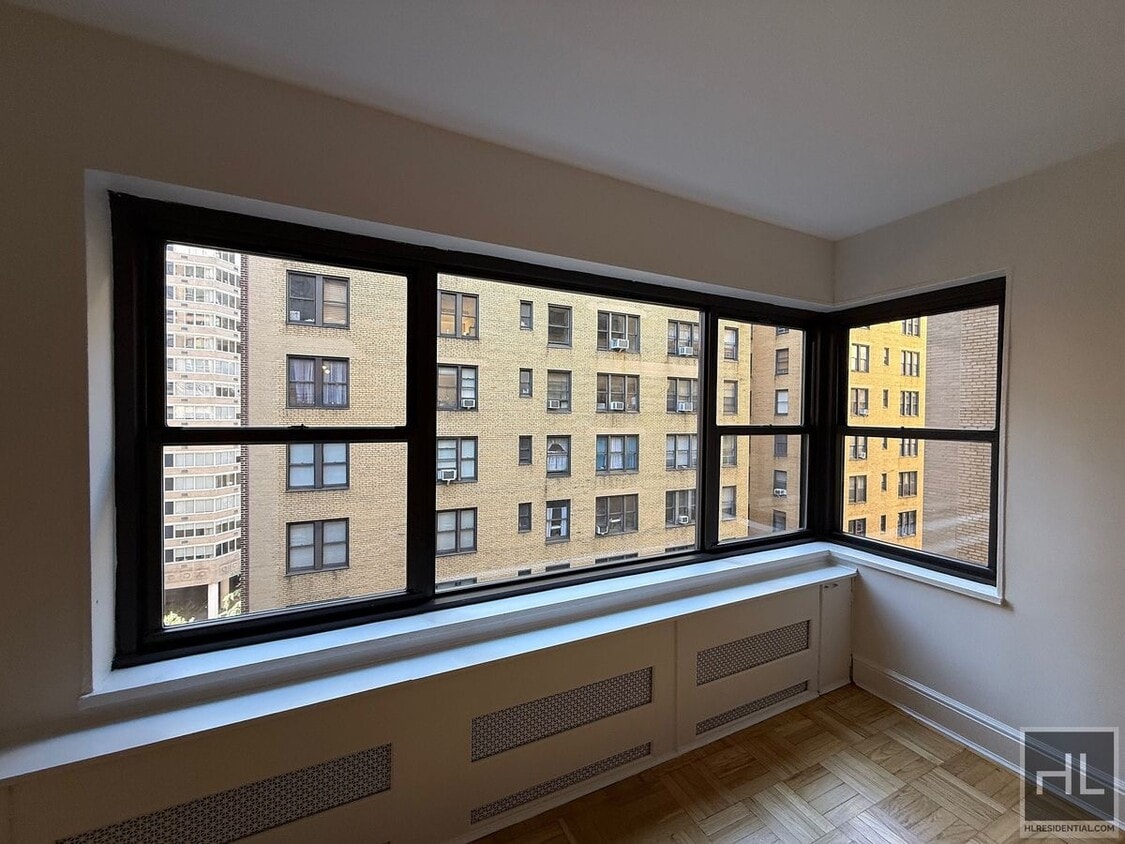 Primary Photo - EAST 55 STREET