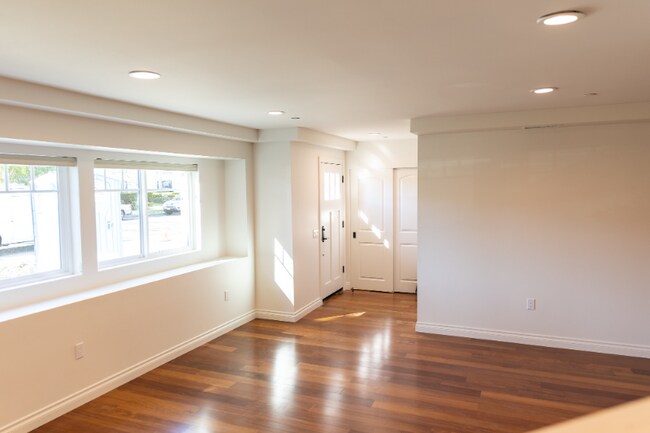 Building Photo - 5906 Murietta Ave