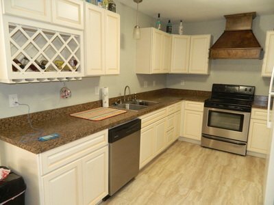 Foto principal - Modern and updated 4 bedroom 3 bath Walk t...