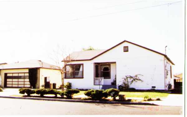 Foto del edificio - 37257 A-E Ash St