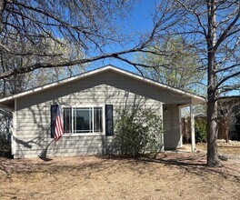 Building Photo - 18 Oak St