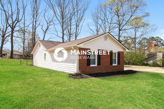 Building Photo - 3 Bedroom Pet-Friendly Home in Ellenwood, GA with Main Street Renewal