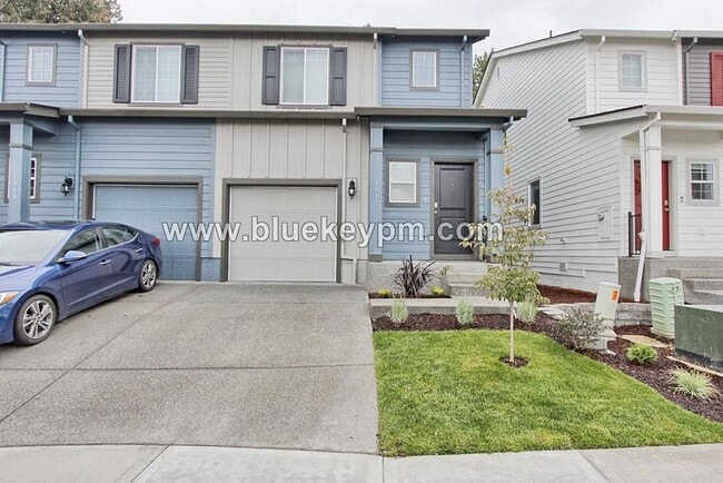 Building Photo - 3 Bed, 2.5 Bath Townhome in East Vancouver
