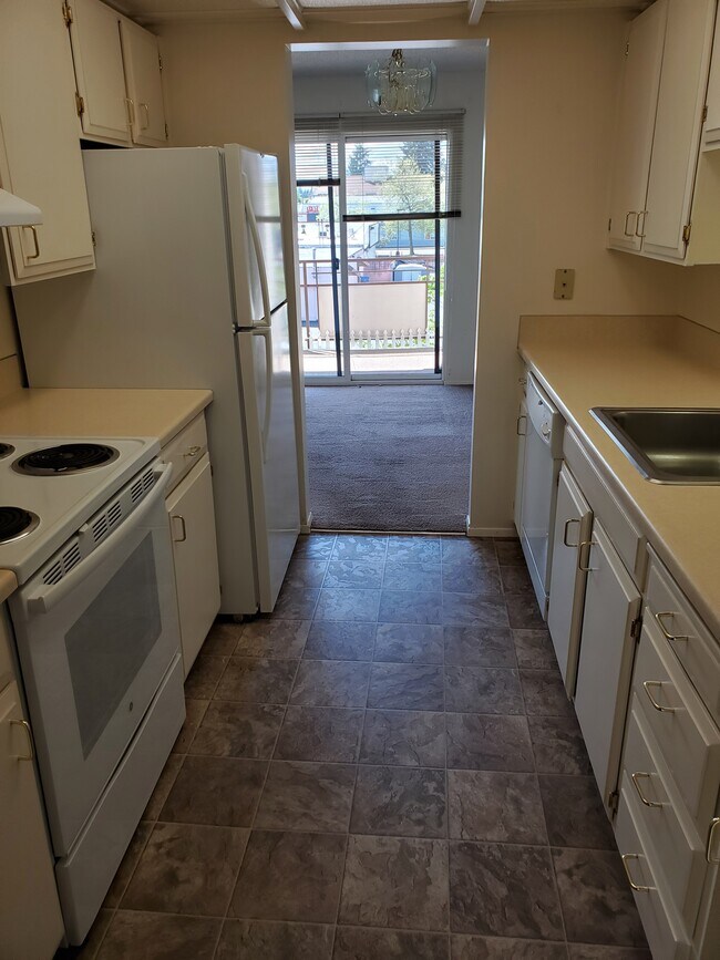 Kitchen - 604 NE 165th St