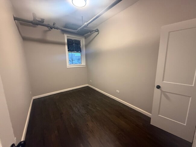 Foto del edificio - 4954 N Harding Ave
